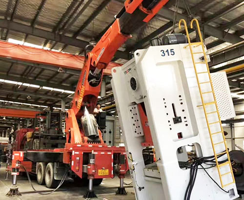 云岩附近随车吊出租，轻松解决运输难题