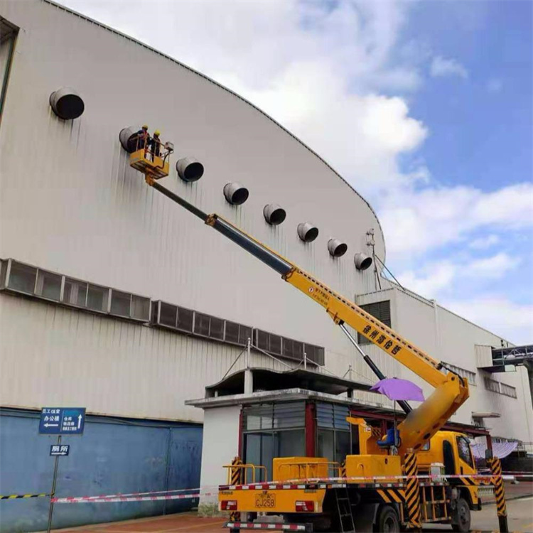 云岩高空作业车出租服务：专业广告牌安装解决方案